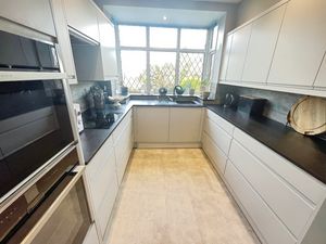 Kitchen- click for photo gallery